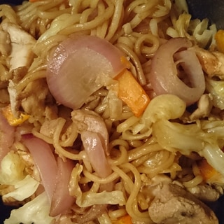 紫玉ねぎと鶏肉の焼きそば